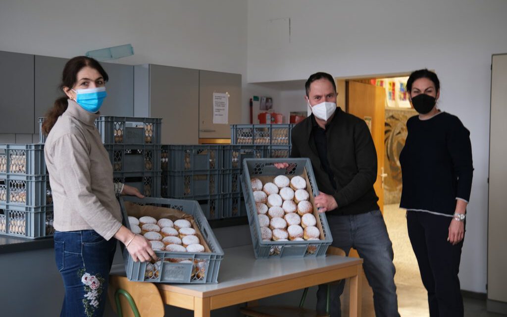 Faschingskrapfen für alle an der Mittelschule