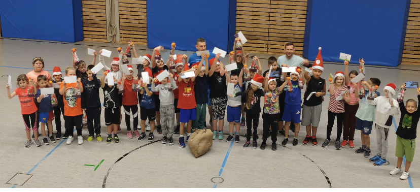 Nikolausbesuch bei der TuS-Basketballmannschaft