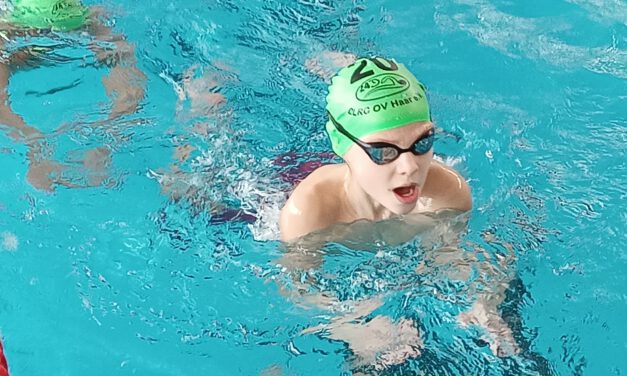 TuS Jugend stürmt Podest bei 24-Stunden-Schwimmen
