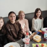 Gemeinsames Kennenlernen bei gesundem Osterfrühstück