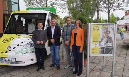 Erfolgreiche Präsentation des neuen direktBUS in Traunreut