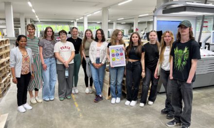 P-Seminar Kunst besucht  die Druckerei F&W in Kienberg