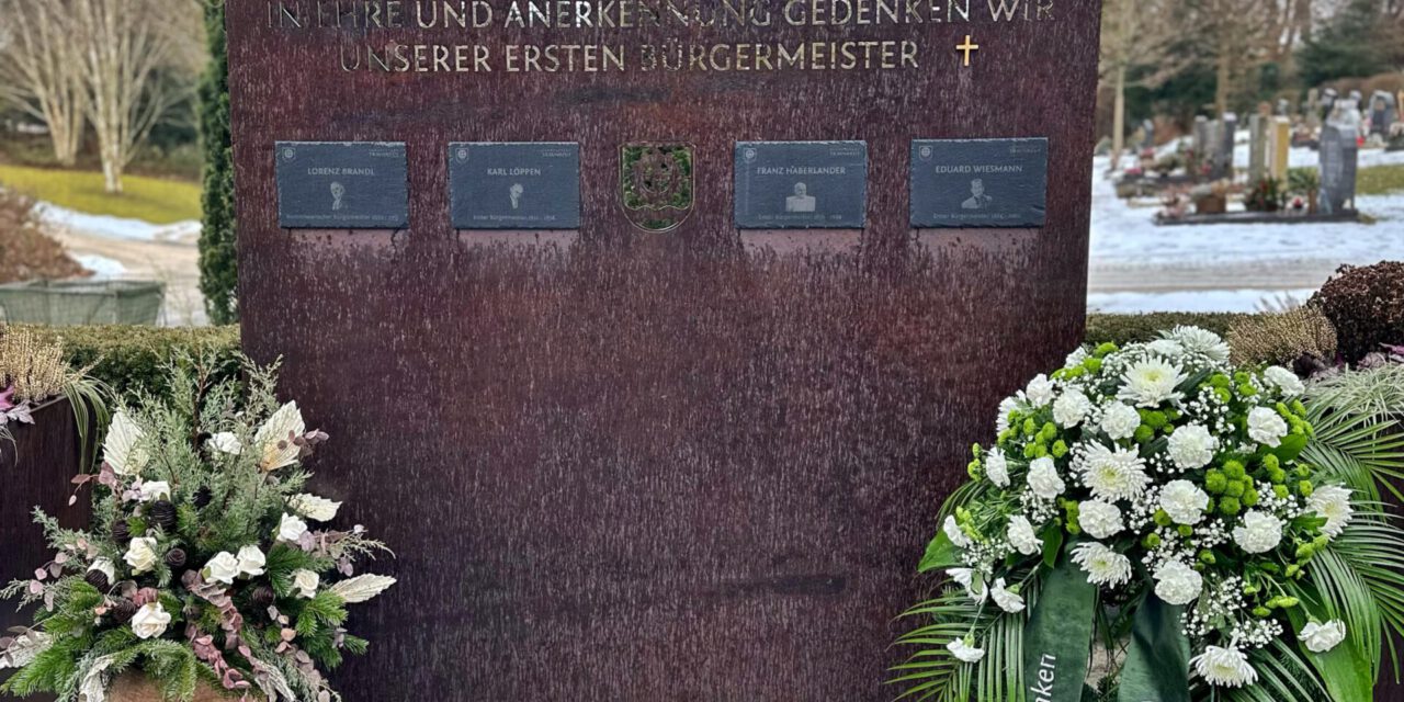 Ehren-Gedenktafel für verstorbene Bürgermeister gesegnet
