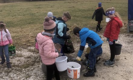 Carl-Orff-Grundschule unterstützt Aktion „Sauberes Traunreut“