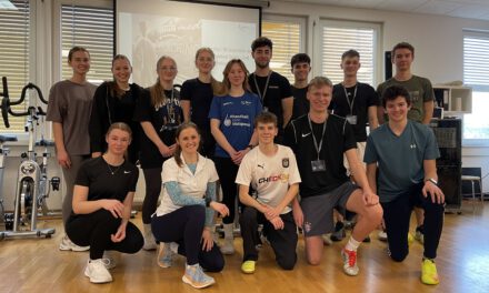 Zusammenarbeit Traunmed und Wissenschafts-Seminar Sport des JHG Traunreut