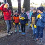 Fünftklässler retten Kröten in Gigling