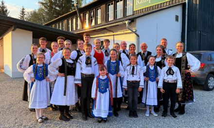 Tanzgruppen der Traunreuter Siebenbürger Sachsen