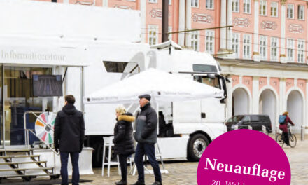 Das Infomobil des Deutschen Bundestages macht Halt in Traunreut