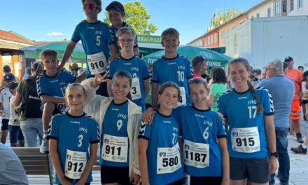 Sportpaket der Jahrgangstufe 5 DES jhg beim Traunreuter Stadtlauf