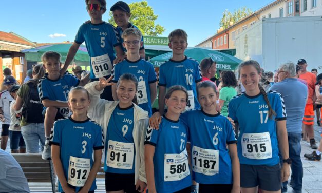 Sportpaket der Jahrgangstufe 5 DES jhg beim Traunreuter Stadtlauf