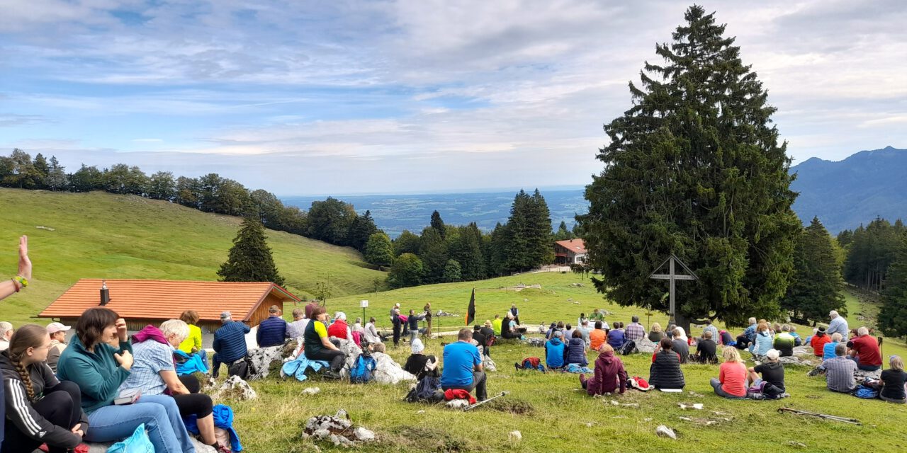 Kolping Traunreut und Pfarrei Kirchweidach feiern Bergmesse