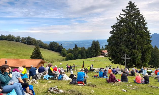 Kolping Traunreut und Pfarrei Kirchweidach feiern Bergmesse